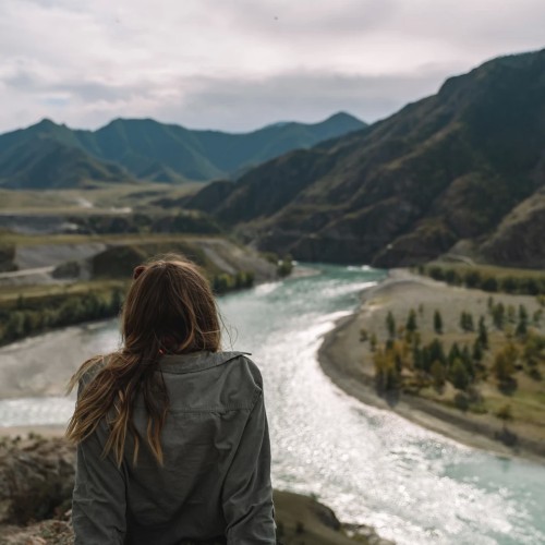 Тур на Алтай с фотографом: эстетичные кадры, съёмки с реквизитом, глэмпинги и топовые места