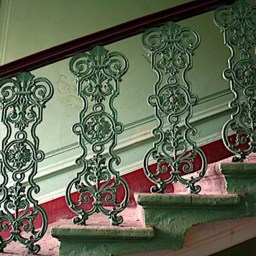 Доходные дома, дворы-колодцы и парадные лестницы