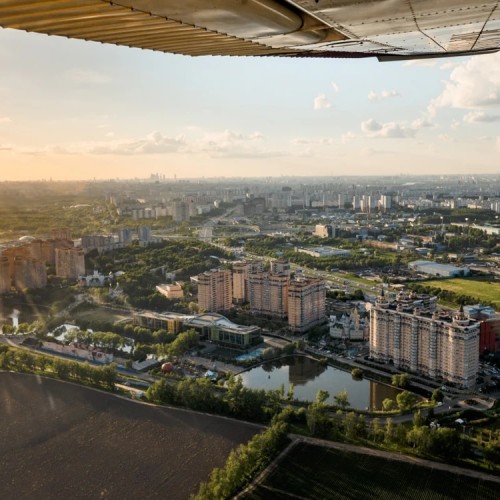 Над Москвой — на самолёте!
