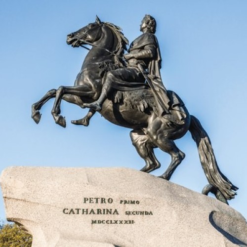 В главной роли — Петербург!