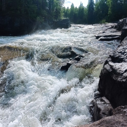 Путешествие-перезагрузка у Белого моря только для вас: природа Кандалакши и древний лабиринт
