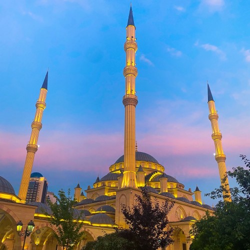 Впечатляющая Чечня в мини-группе: горы, озёра, современные мечети и средневековые башни