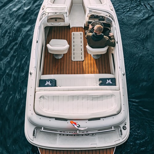 На катере — по центру Петербурга