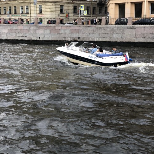 Индивидуальная прогулка на катере в Петербурге