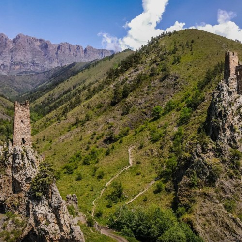 Стражи гор и времени: знакомство со страной башен