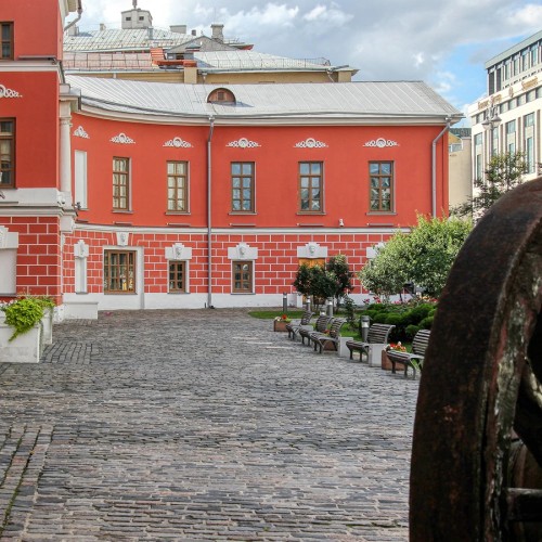 Дом переехал: как в Москве передвигали здания