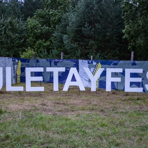 Лето, палатки, рок: из Казани на фестиваль «YLETAЙ»