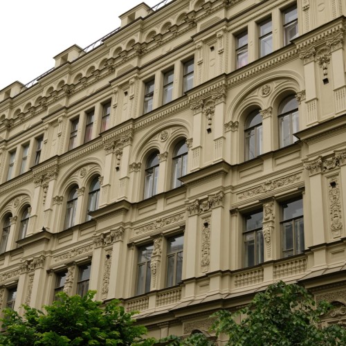 От андеграунда до небесной перспективы: прогулка по городу + безопасная крыша