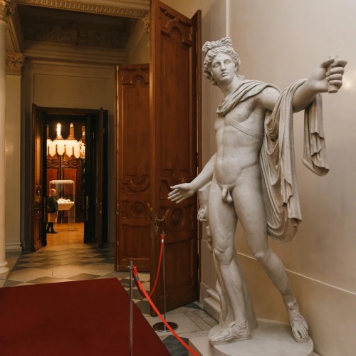 Пешеходная экскурсия «Бриллиантовая улица и музей Фаберже»