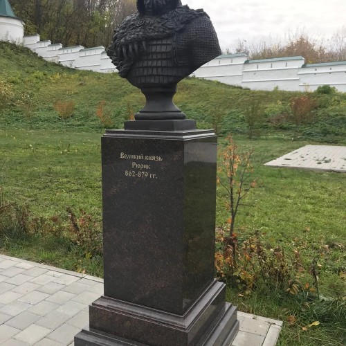 Уроки истории в Печерском монастыре: Рюриковичи и Романовы (в группе)