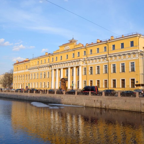 У Юсуповых дома