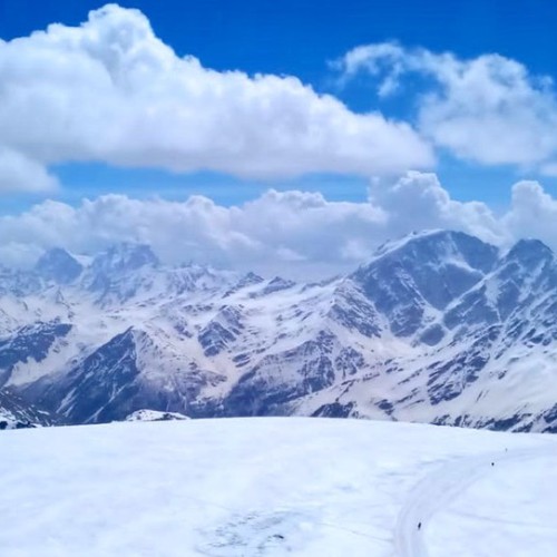 Нетипичное Приэльбрусье: треккинг налегке к 4 высокогорным озёрам с проживанием в гостинице