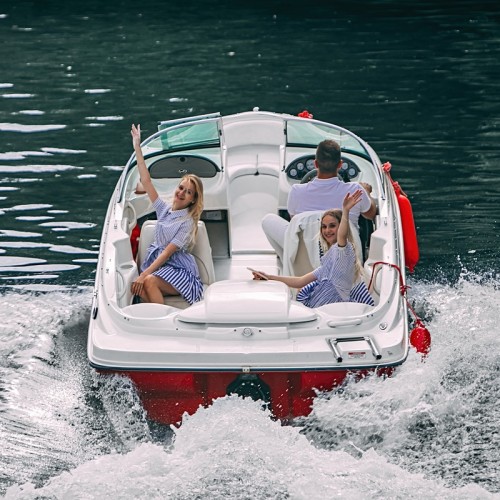 Обзорная прогулка на катере по рекам и каналам Санкт-Петербурга