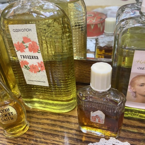 Мода советской эпохи: косметика и парфюмерия