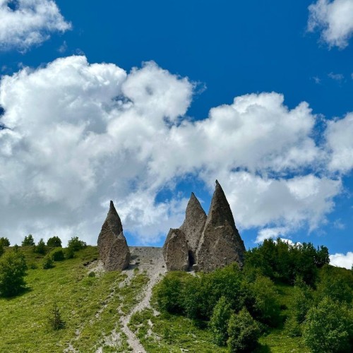 Всё лучшее на Кавказе — для вас: топ-локации, кухня, отдых на источниках, конная прогулка, рыбалка