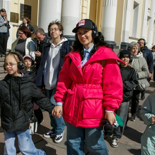 Рыцари, коты, слоны и та самая чайка: иммерсивная прогулка в наушниках