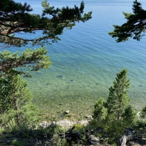 Треккинг по экотропе вдоль озера Байкал