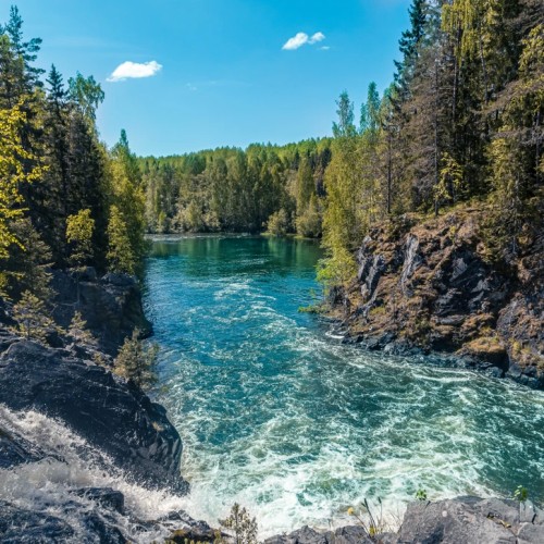 Железнодорожный круиз из Москвы в Карелию весной: 3 города, природа и ретропоезд