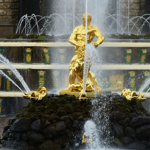 Автобусная экскурсия в Петергоф: Большой дворец, Малый дворец и фонтаны