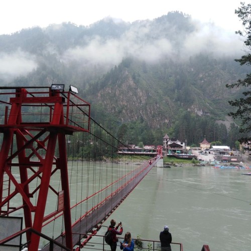 «Бирюзовая Катунь»: водопад, пещеры и горная пасека