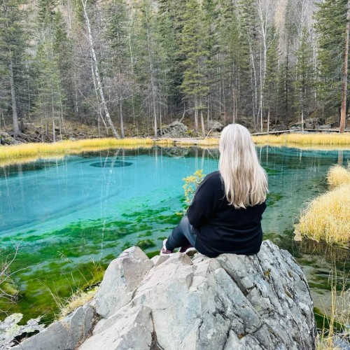 Автотур в мини-группе по знаковым локациям Алтая в период цветения маральника