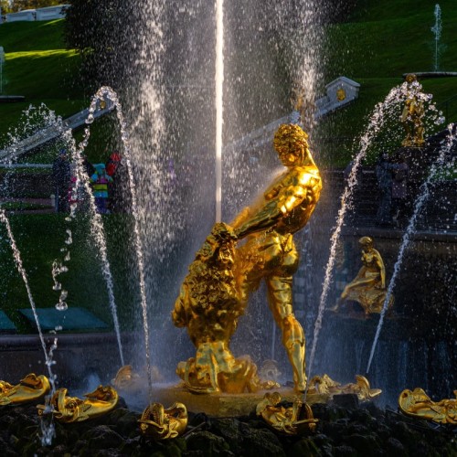 Из Санкт-Петербурга в Петергоф и Кронштадт: 2 города за 1 день