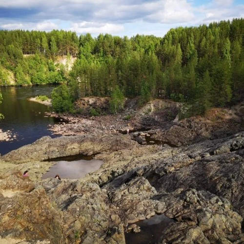 Популярная Карелия: топовые места и отдых в глэмпинге на берегу Ладоги
