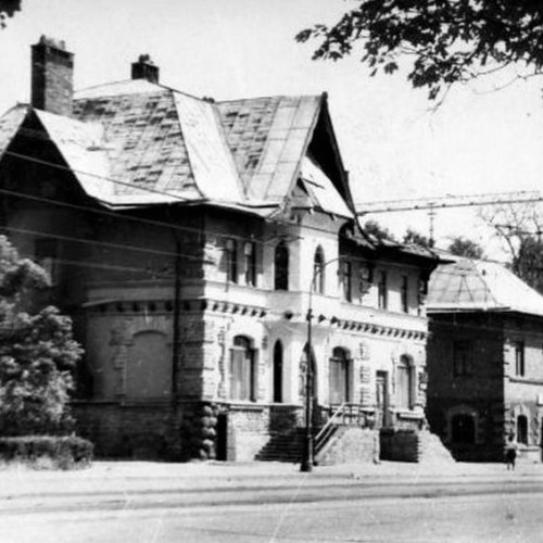 Удельная и барахолка, или Когда спальный район таит шедевры