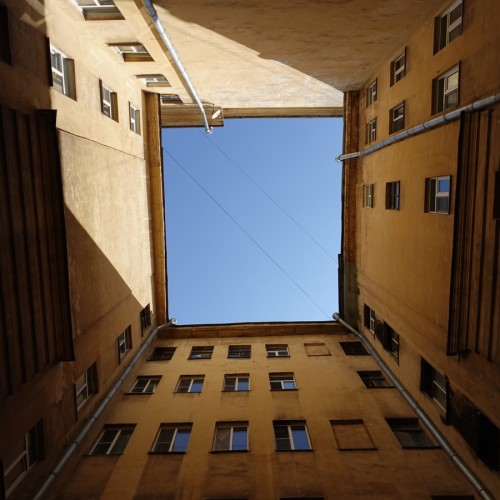 Семенцы: путь от казарм до фабрики звёзд старого Петербурга