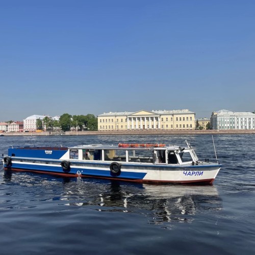 Ночной круиз вдоль парадных набережных и разведённых мостов Санкт-Петербурга