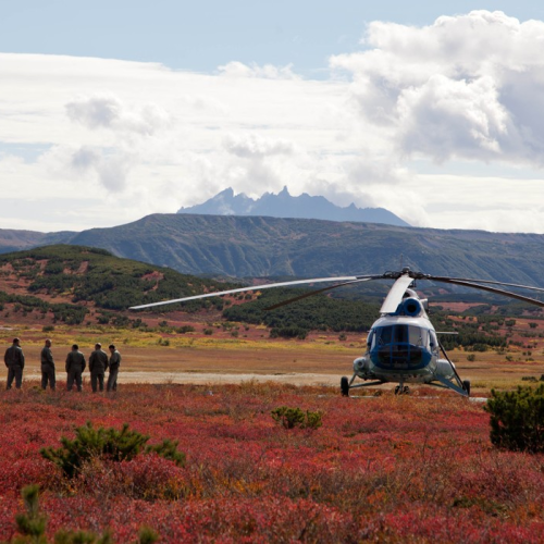 На Камчатку с вулканологом: VIP-экспедиция с прогулкой на вертолёте, рыбалкой, баней и деликатесами
