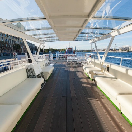 Прогулка на теплоходе с аудиогидом — от набережной Макарова до Финского залива