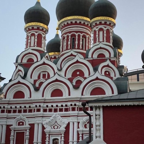 «Москва — это Красная площадь, Москва — это звёзды Кремля...»