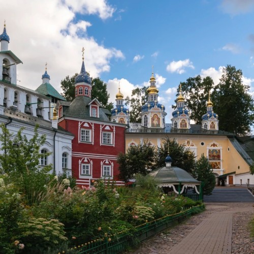 Из Санкт-Петербурга в Псковскую область: Талабские острова, Псков и Печоры