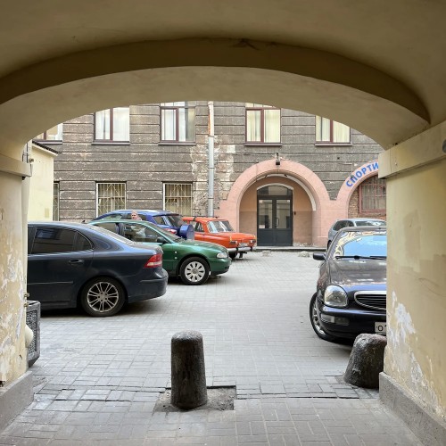 По литературному кварталу с Маяковским и другими поэтами Серебряного века