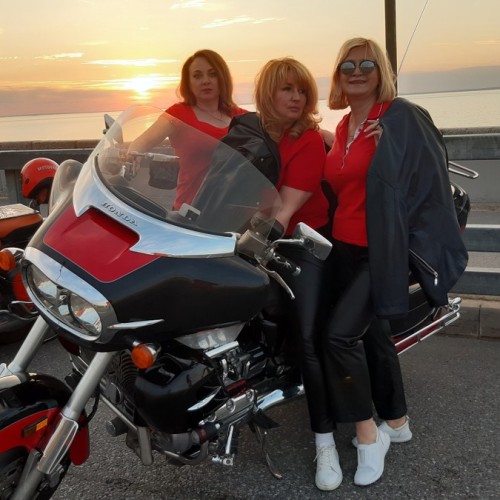 В Кронштадт и Петергоф — на мотоциклах