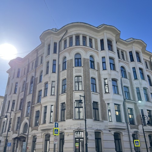 Любовь и стендап на Патриарших прудах