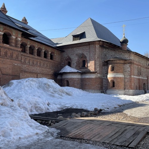 Крутицкое подворье в веках и лицах