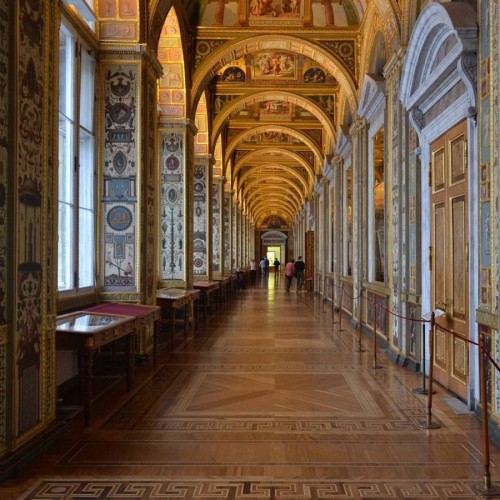 Семейная экскурсия по Эрмитажу «В гости к императорам»