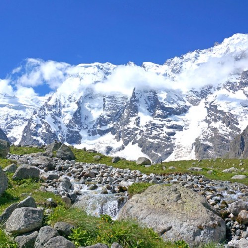 Перезагрузка в Безенги с проживанием в палатках: треккинг к ледникам, водопадам и диким турам