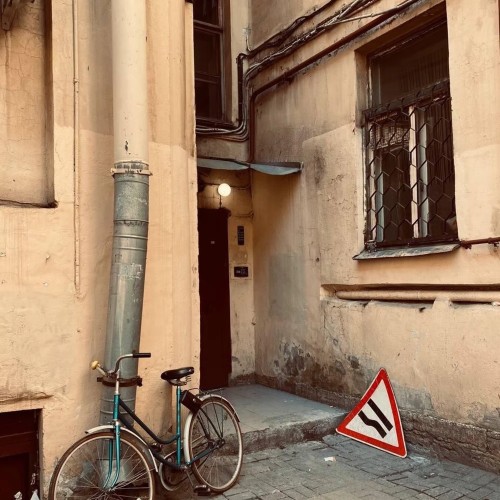 Контрасты Петербурга: дворы и парадные