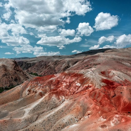 Цветущий май — пора на Алтай: Марс и перевалы, водопад Куркуре, Гейзерное озеро и загадочные курганы