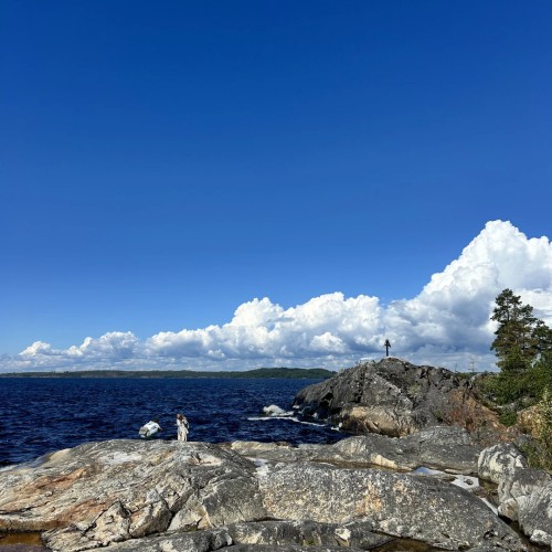 Популярная Карелия: топовые места и отдых в глэмпинге на берегу Ладоги