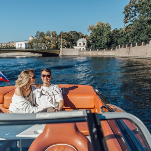 Классика Петербурга: прогулка на катере с аудиогидом или музыкой