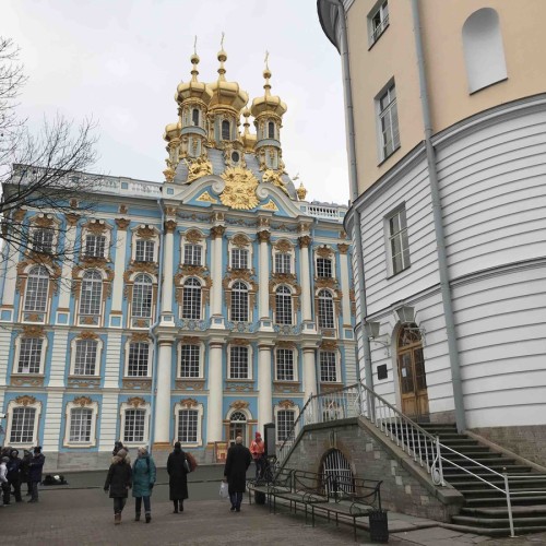 В Екатерининский и Александровский дворцы — из Петербурга