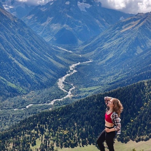 В горы — от суеты и забот: треккинг в Архызе без рюкзаков