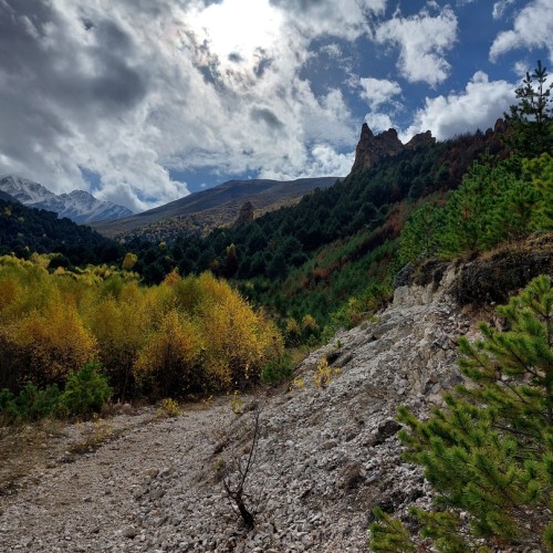 Треккинг в Чегемском ущелье без рюкзаков с проживанием в гостевом доме (всё включено)