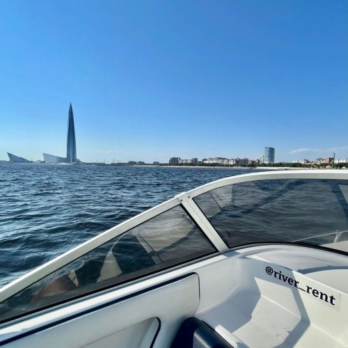 На катере к Финскому заливу: от исторического Петербурга к современному