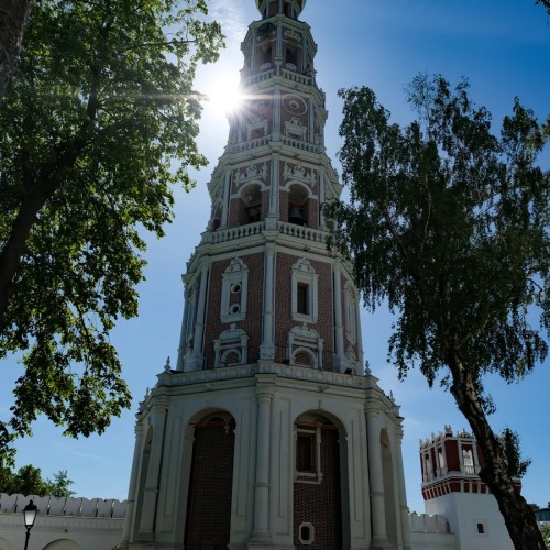 Новодевичье кладбище и Новодевичий монастырь: имена, легенды, судьбы
