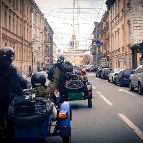 Советский Ленинград: прогулка на ретро-мотоцикле с коляской